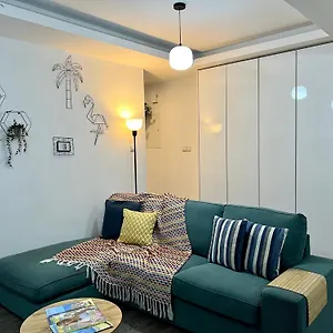 Fat Cow Apartment Larnaca