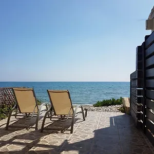Beach House At Seafront Holiday home Meneou